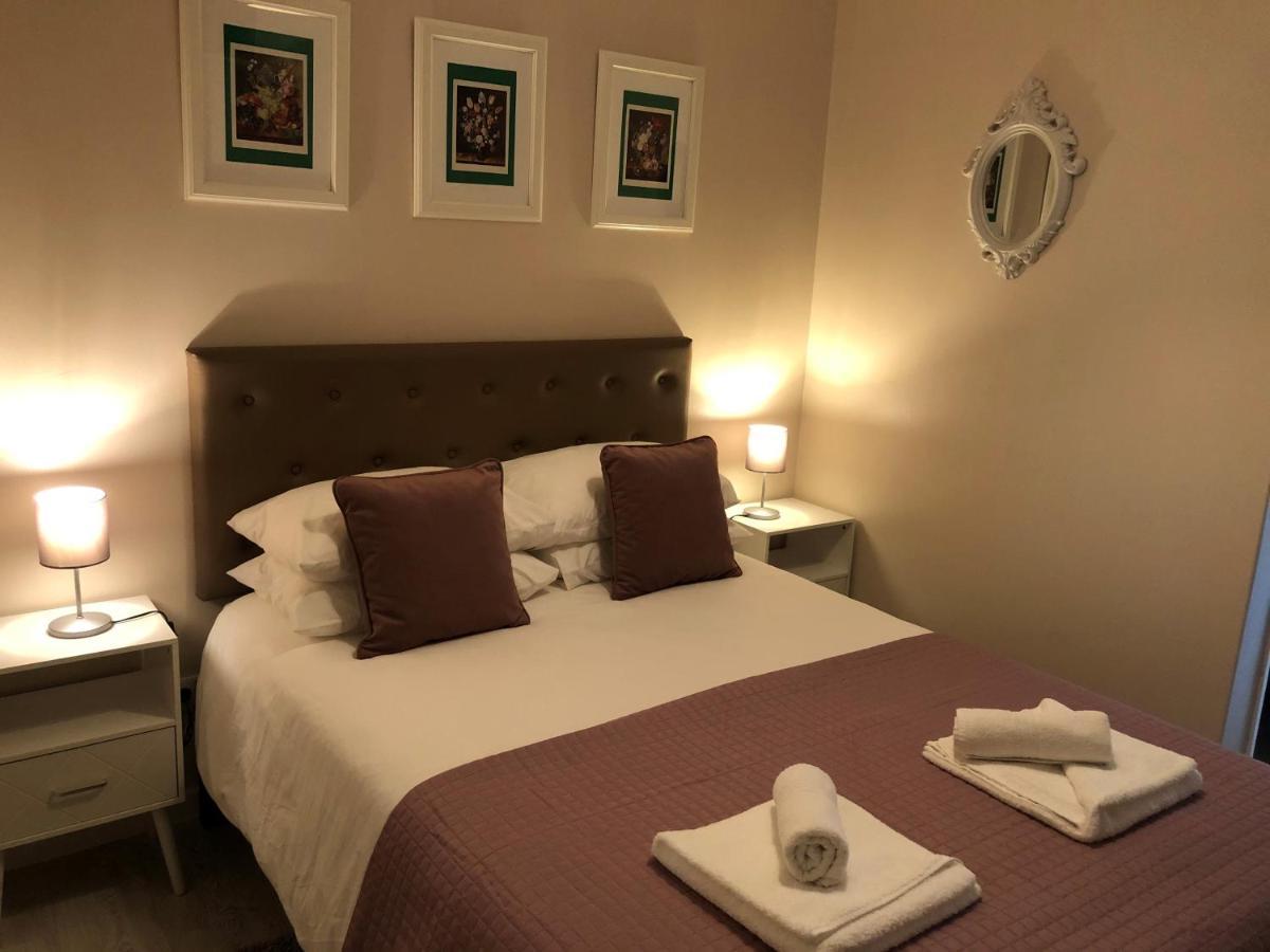 The Capital Boutique B&B Пениш Екстериор снимка