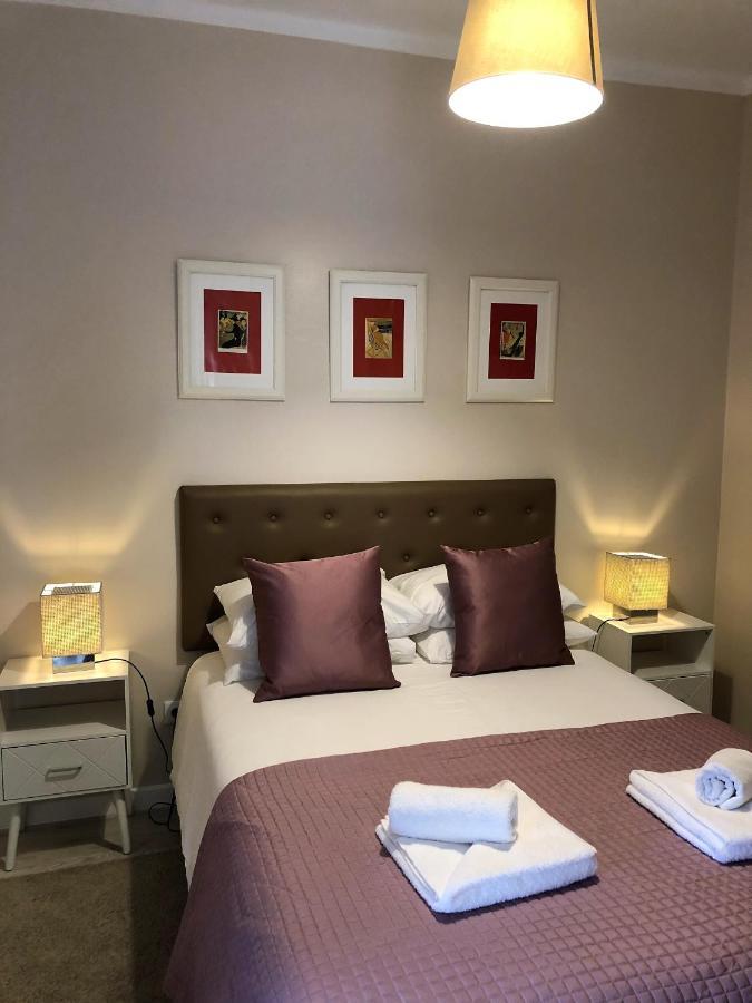 The Capital Boutique B&B Пениш Екстериор снимка